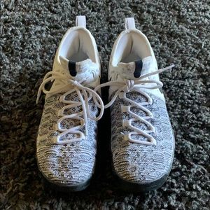 KD 9 basketball shoes